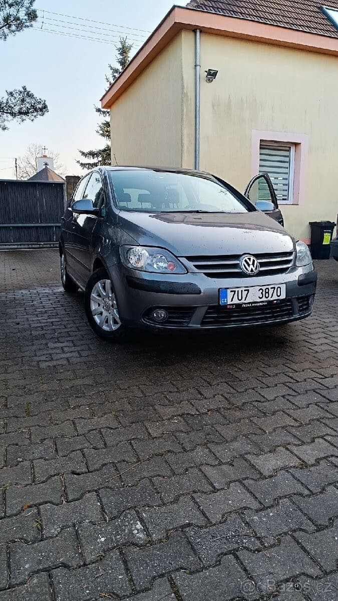2005 Volkswagen Golf - 4