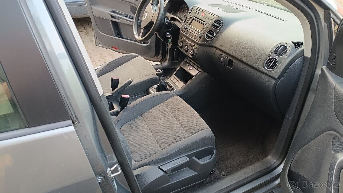 2005 Volkswagen Golf - 9