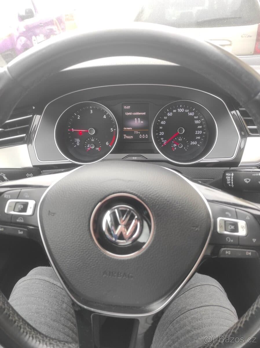 2016 Volkswagen Passat - 7