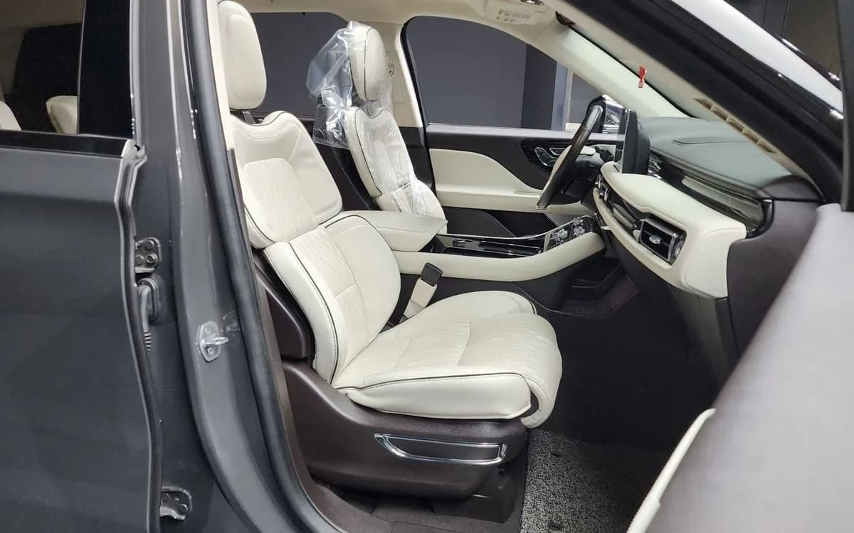 2020 Lincoln Ostatní - 11