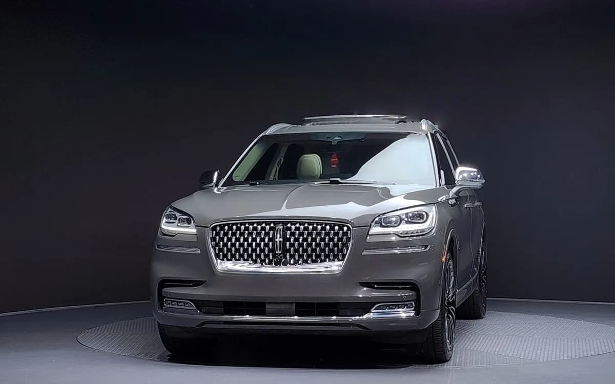 2020 Lincoln Ostatní - 3