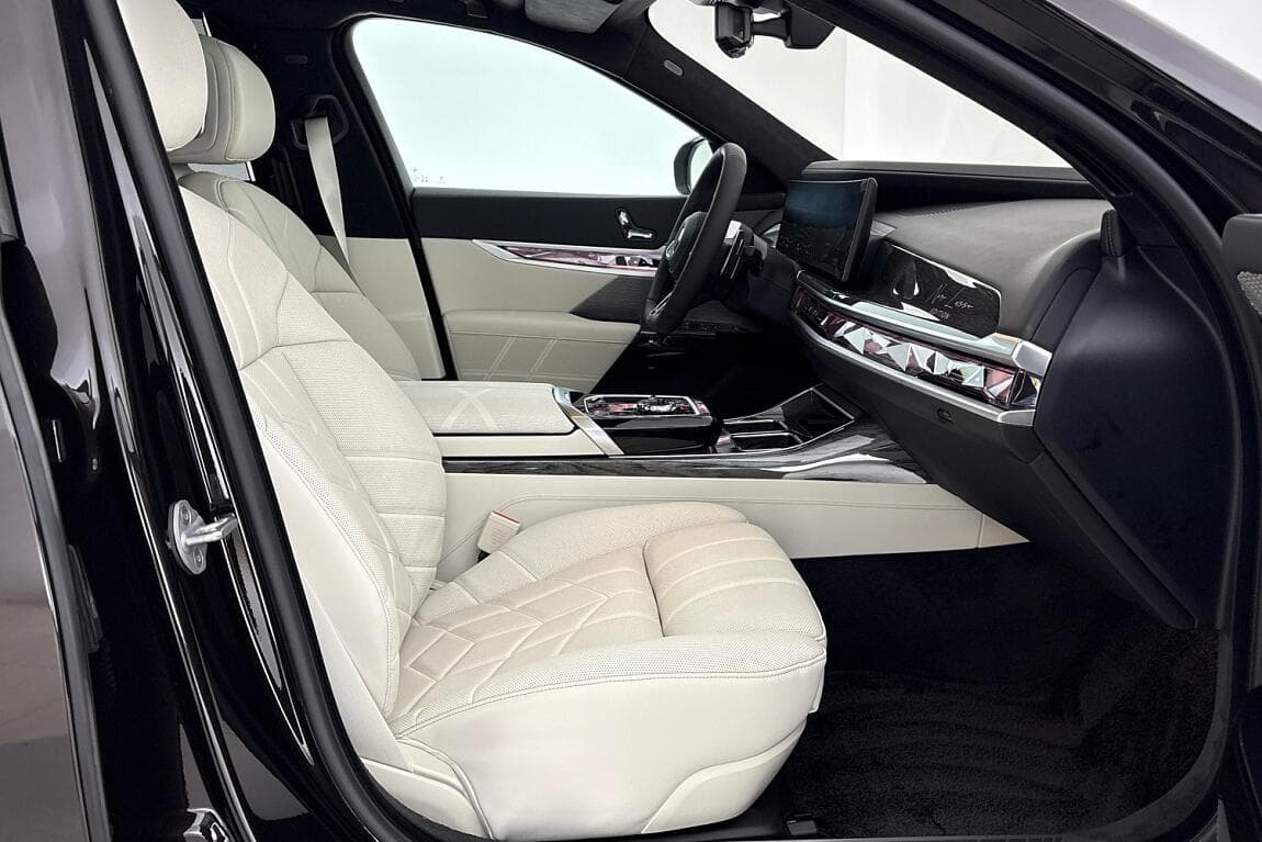 2026 BMW 7-Series - 14