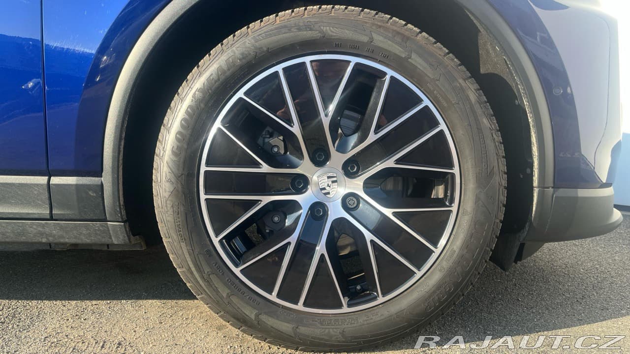 2024 Porsche Macan - 10