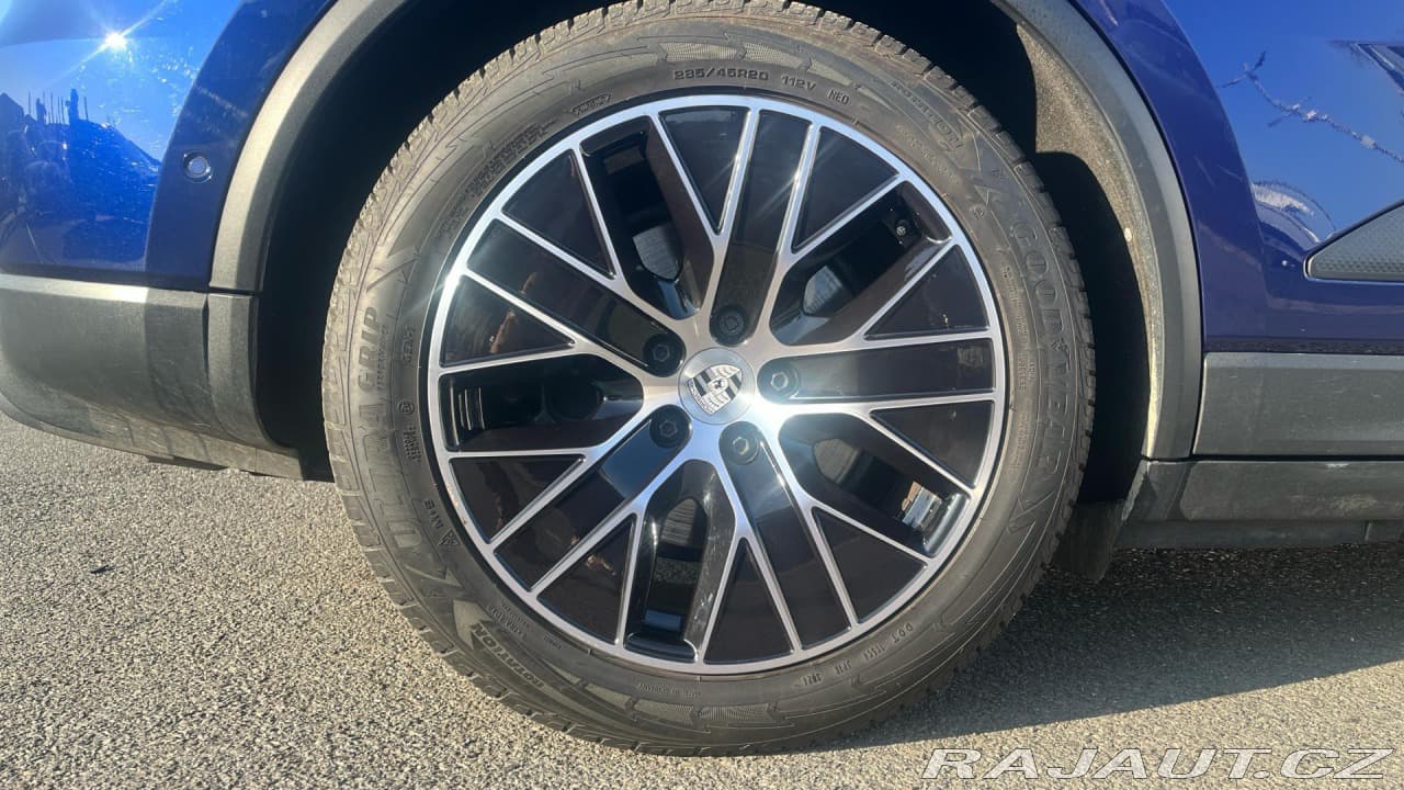 2024 Porsche Macan - 11