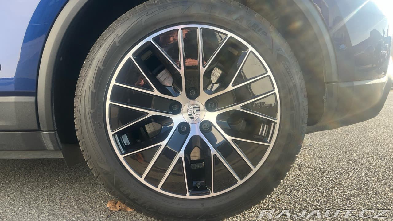 2024 Porsche Macan - 12