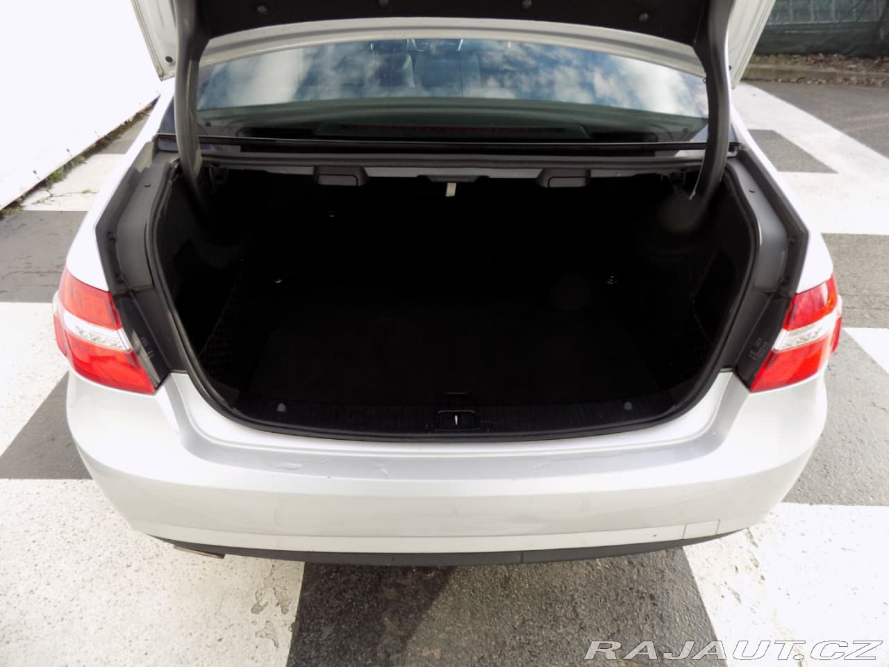 2009 Mercedes-Benz E-Class - 8