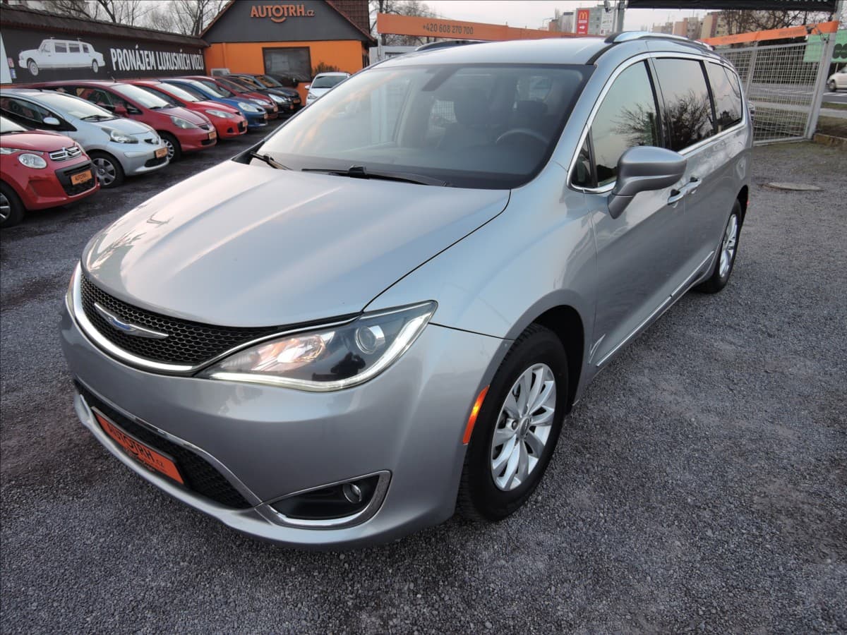 2019 Chrysler Pacifica - 3