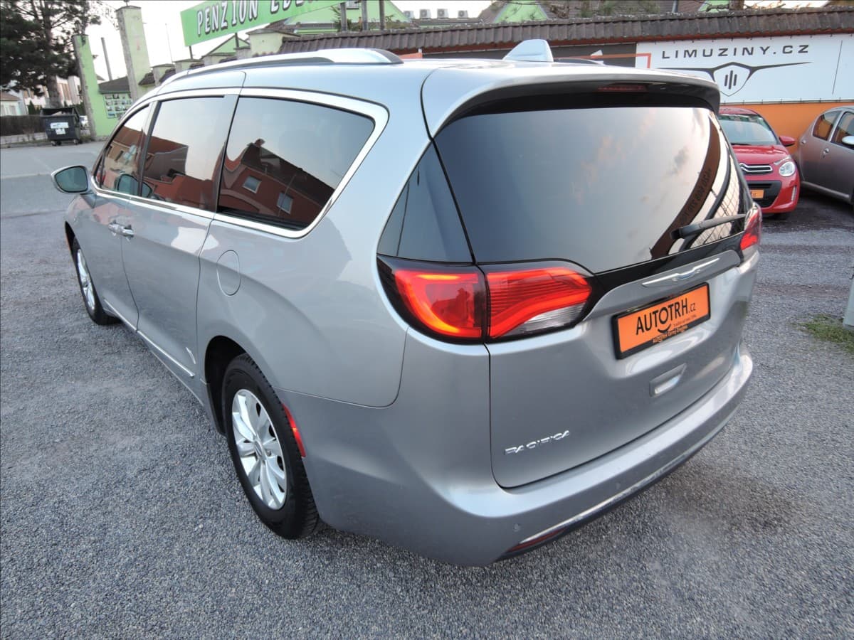 2019 Chrysler Pacifica - 7