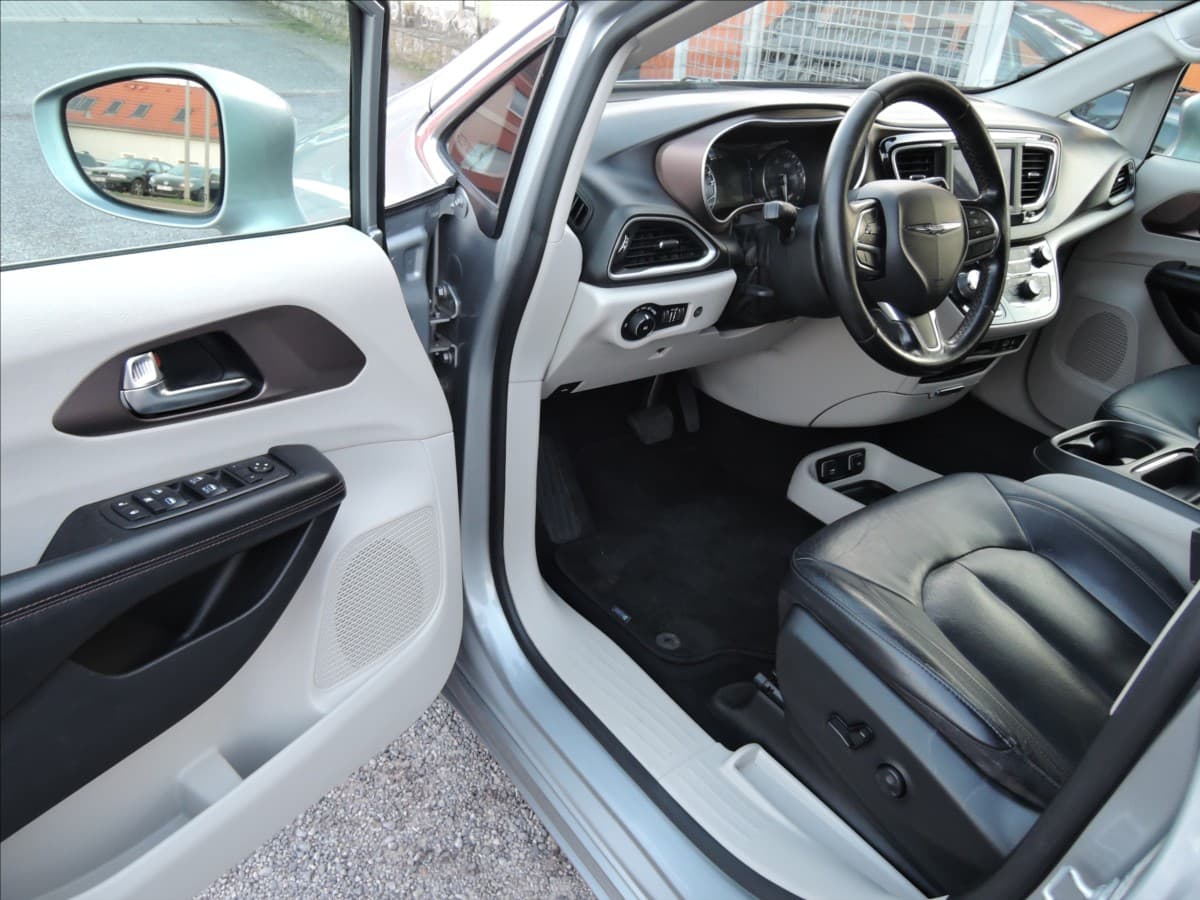 2019 Chrysler Pacifica - 8