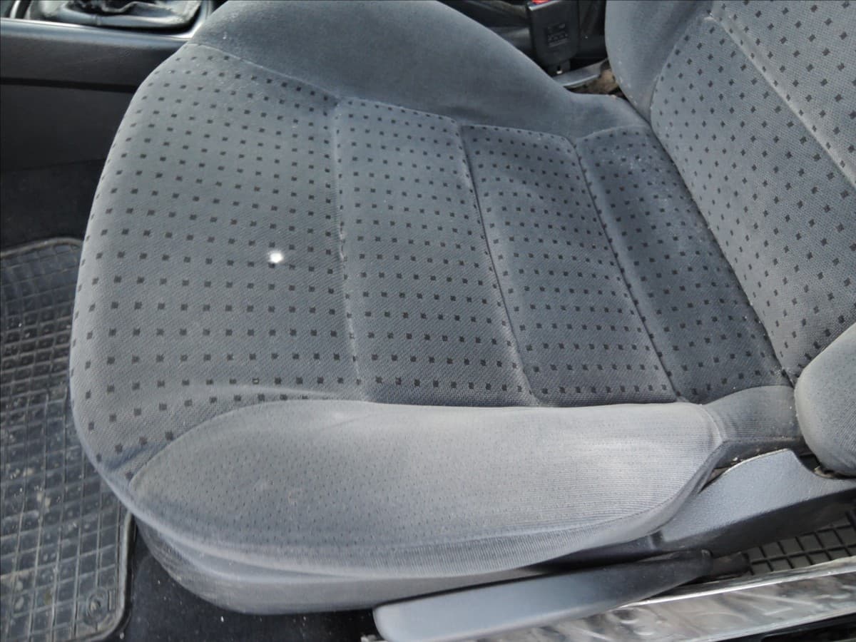 2000 Volkswagen Golf - 11