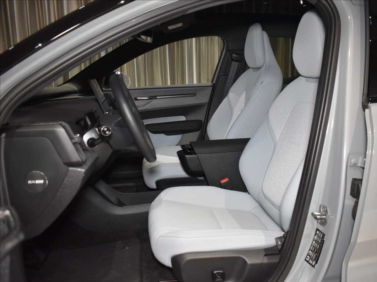 2025 Volvo Ex30 - 9