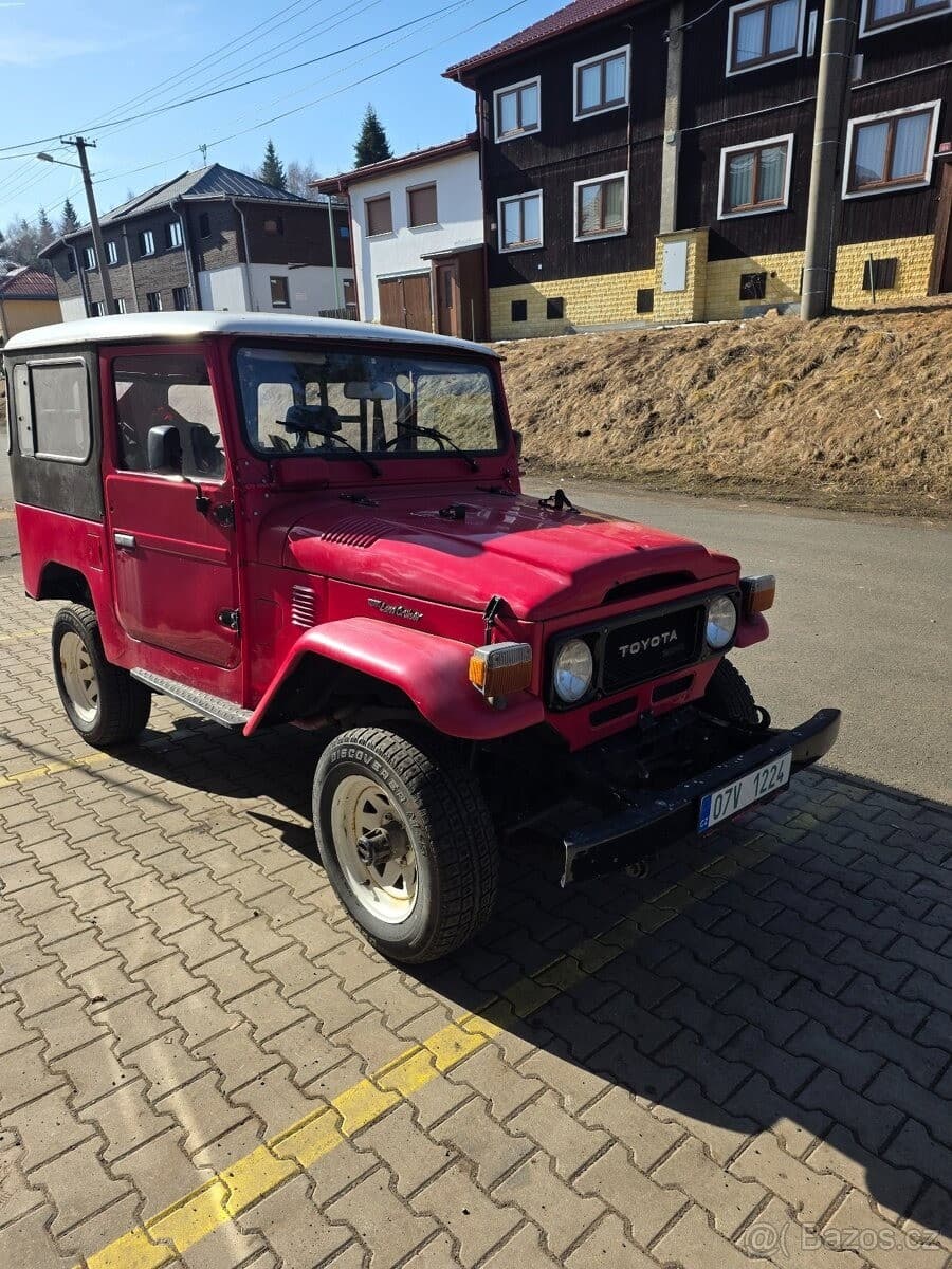 Toyota Land Cruiser BJ 42