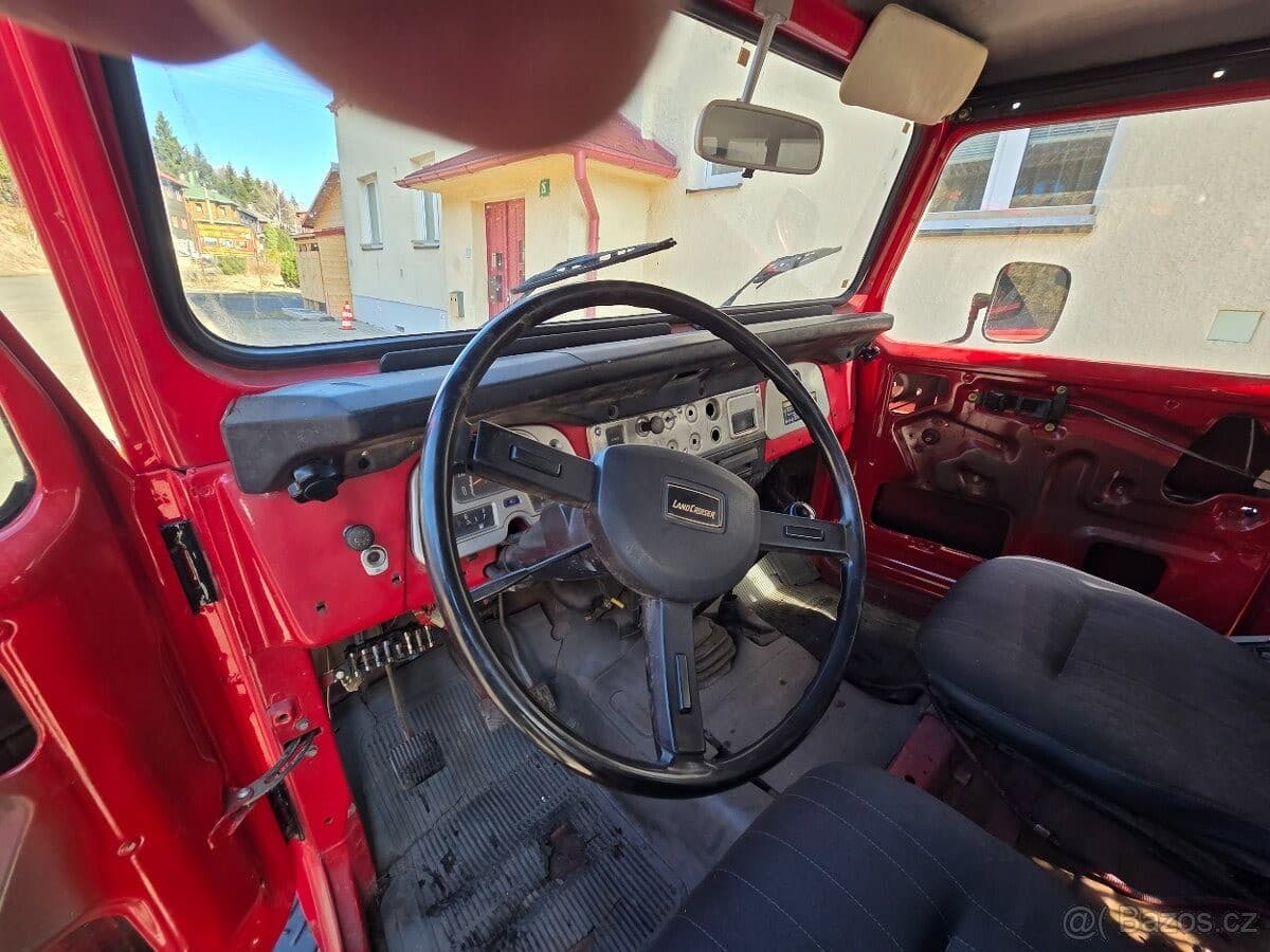 Toyota Land Cruiser - 7