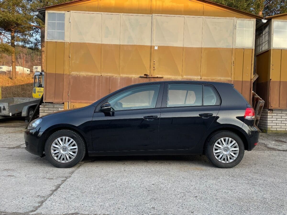 2009 Volkswagen Golf - 12