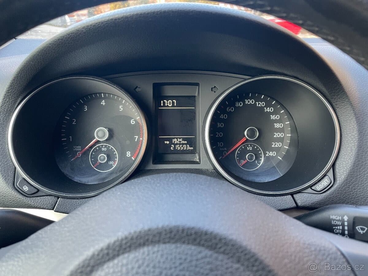 2009 Volkswagen Golf - 2