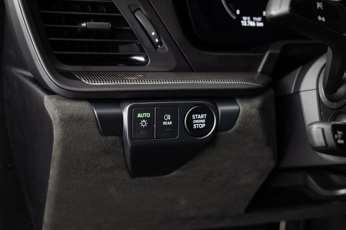 2025 Porsche 911 - 17