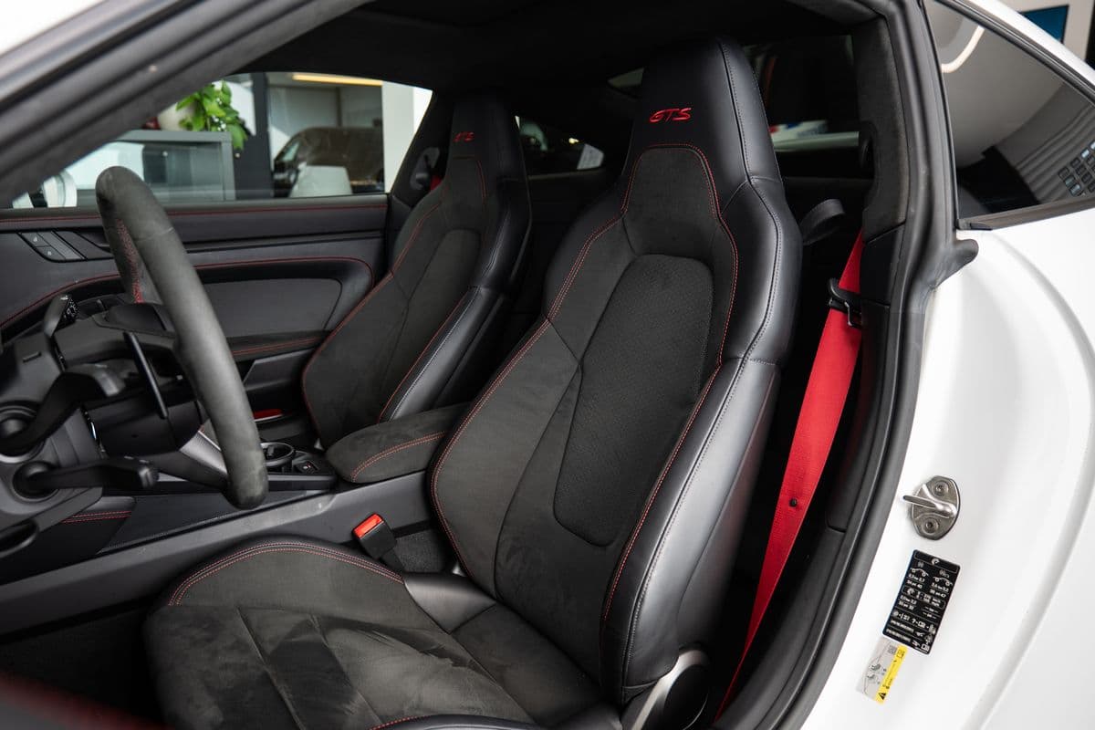 2025 Porsche 911 - 8