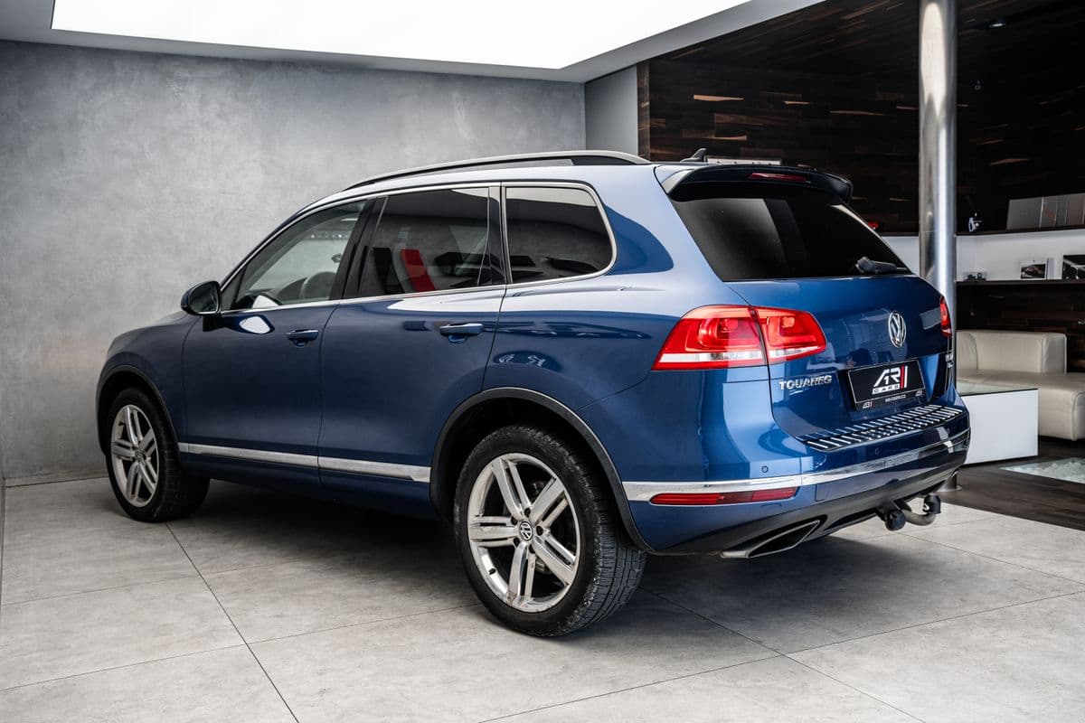2015 Volkswagen Touareg - 10