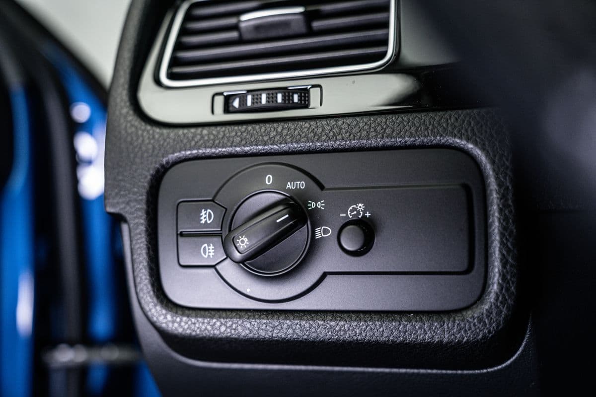 2015 Volkswagen Touareg - 16