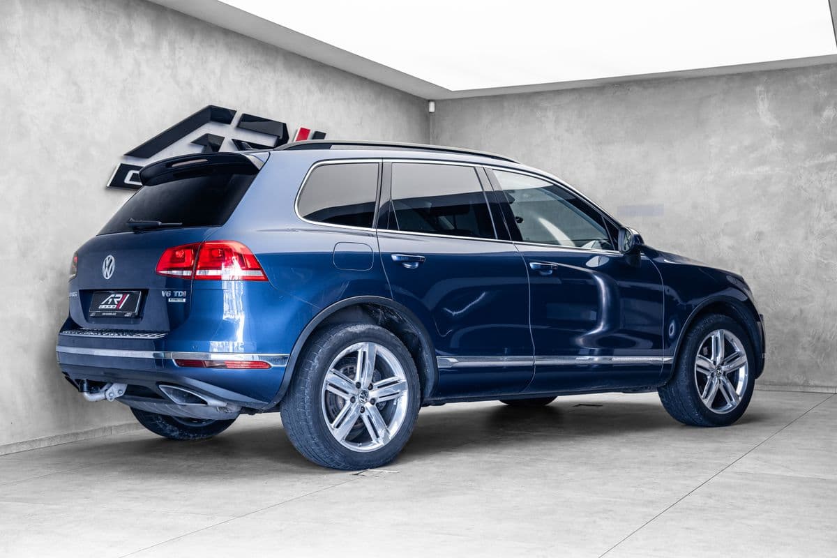 2015 Volkswagen Touareg - 8