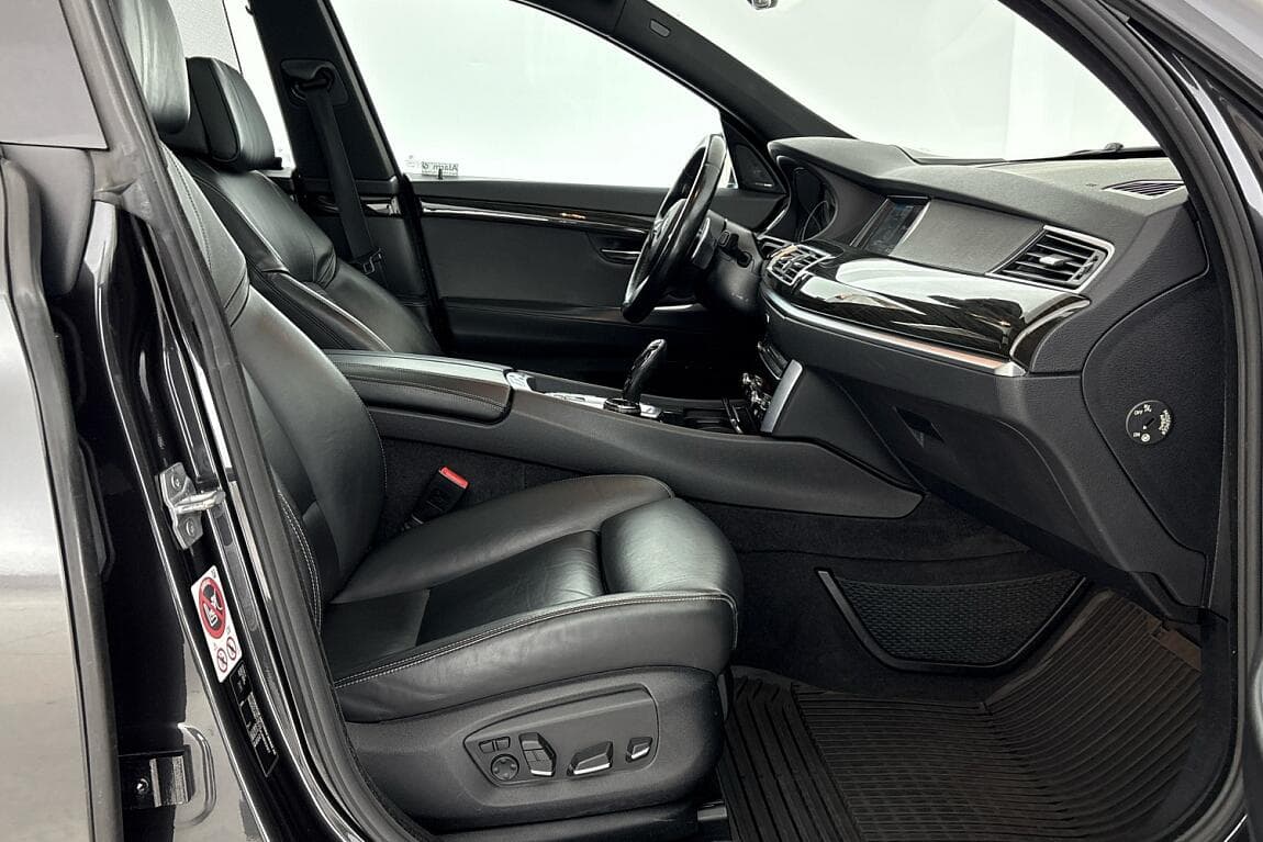 2015 BMW 5-Series - 12