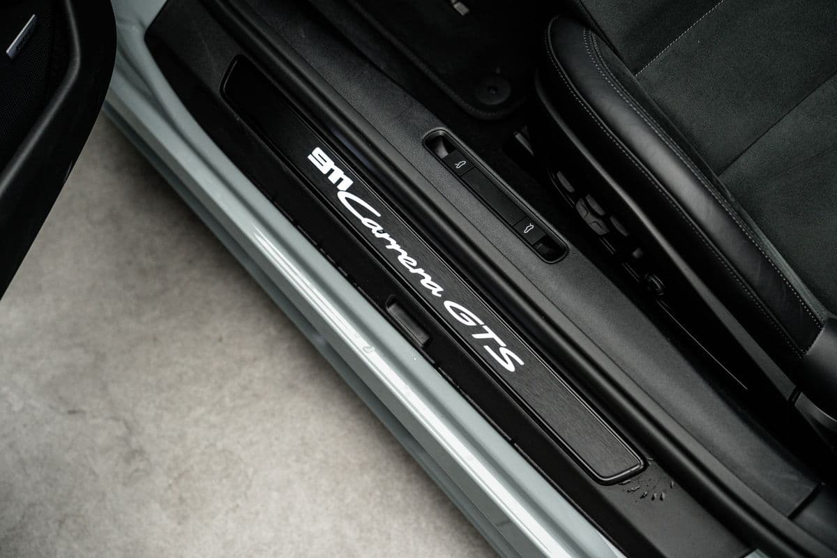 2025 Porsche 911 - 13