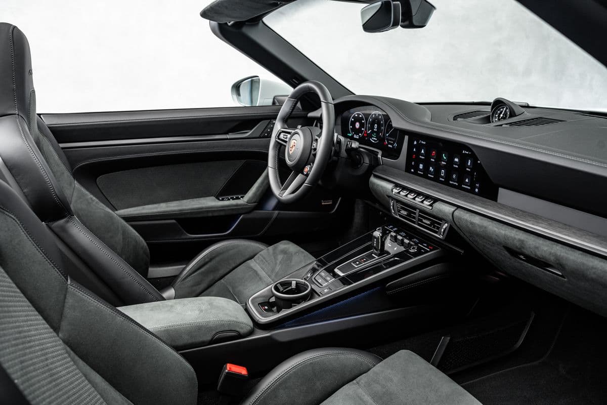 2025 Porsche 911 - 14