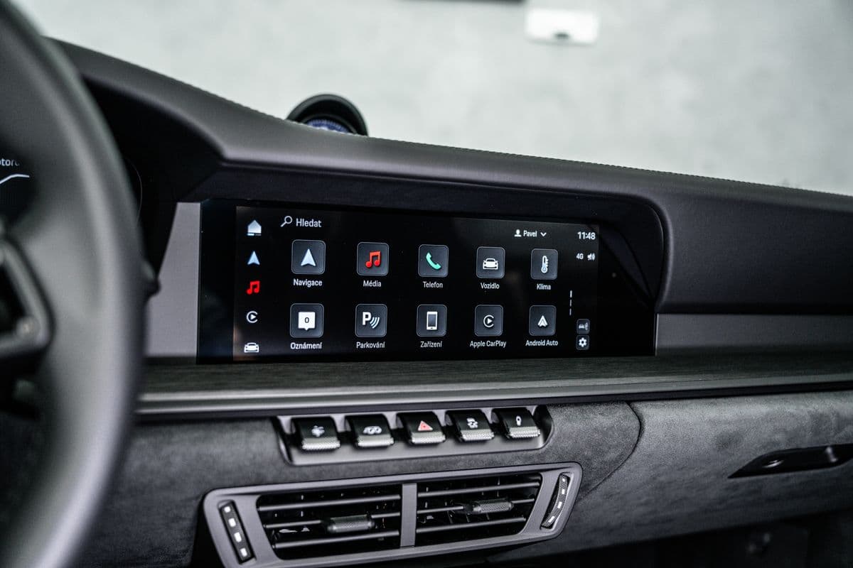 2025 Porsche 911 - 17