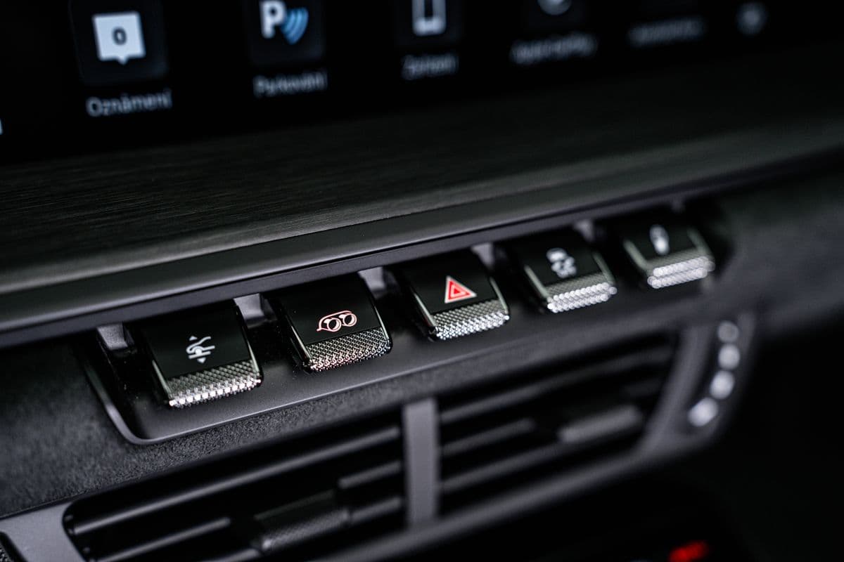 2025 Porsche 911 - 18