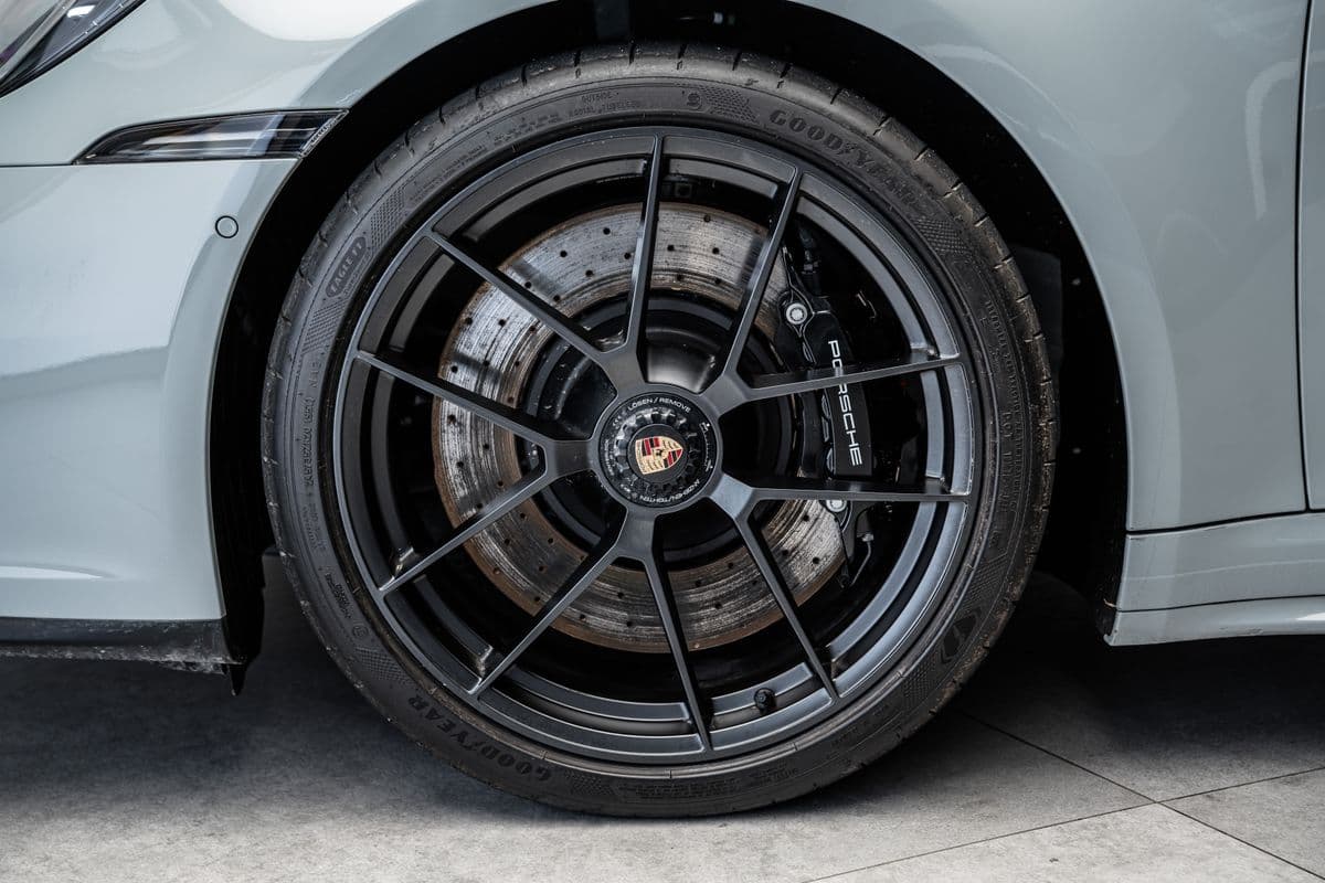 2025 Porsche 911 - 2