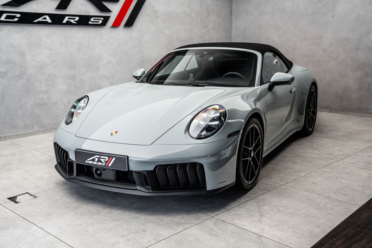 2025 Porsche 911 - 4