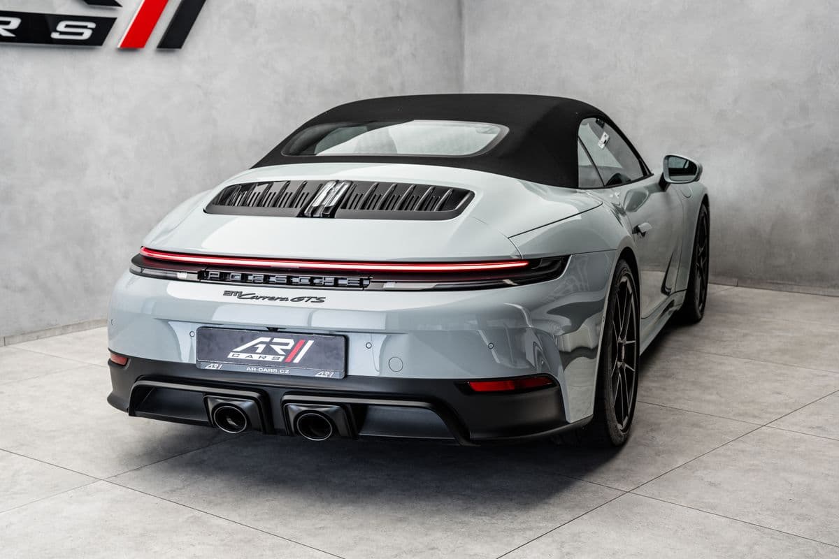 2025 Porsche 911 - 7