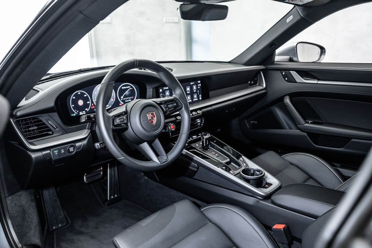 2025 Porsche 911 - 12