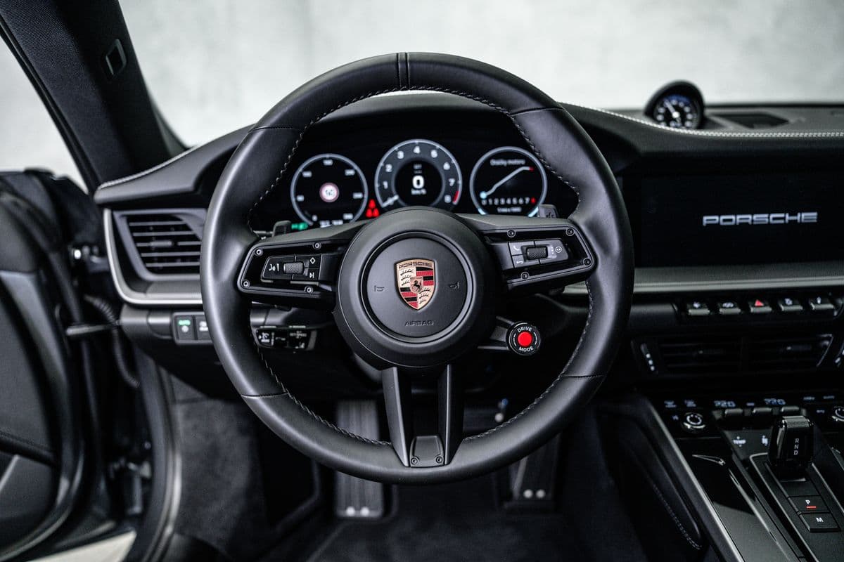 2025 Porsche 911 - 14