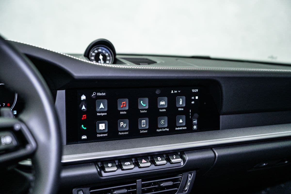 2025 Porsche 911 - 15