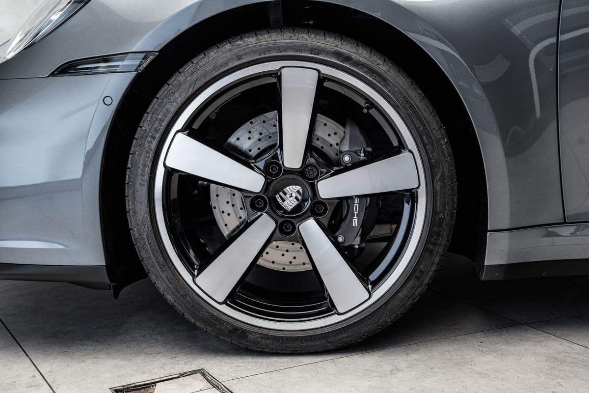 2025 Porsche 911 - 2