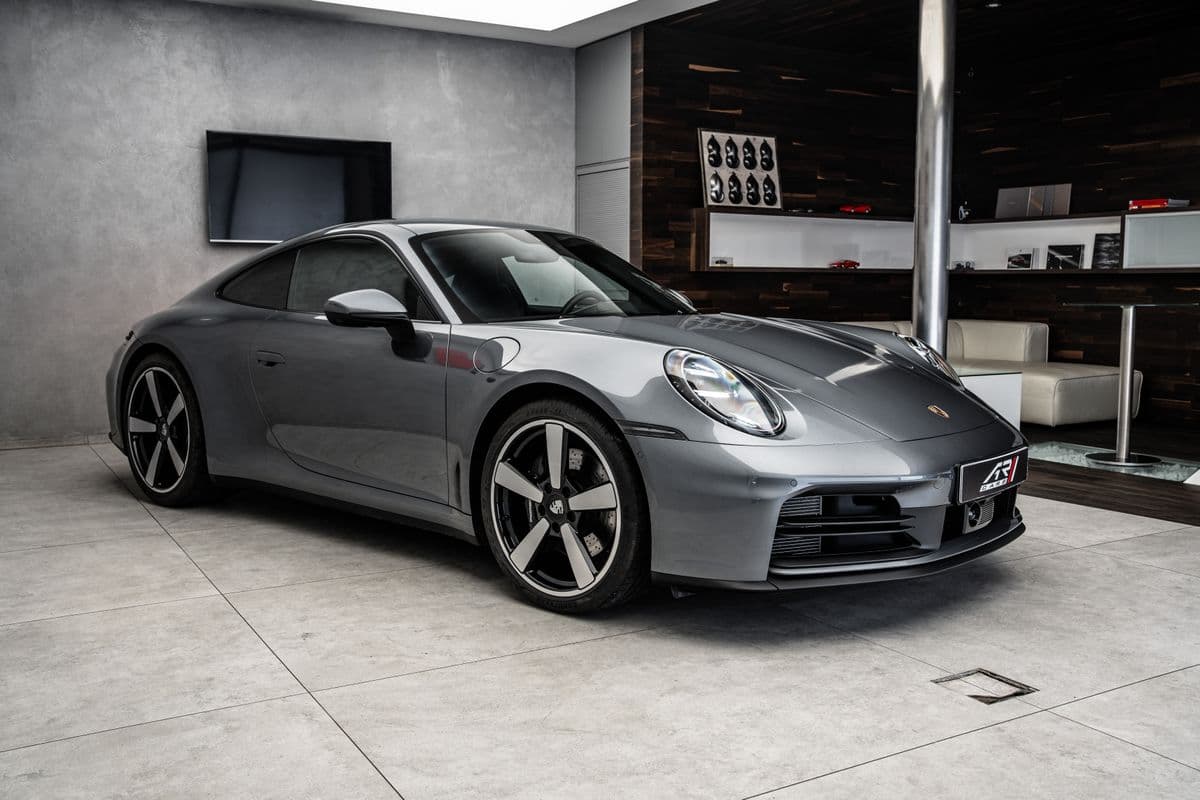 2025 Porsche 911 - 4