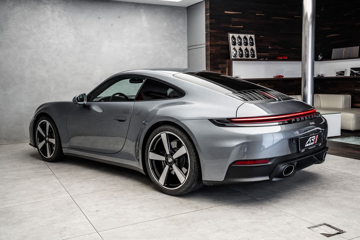 2025 Porsche 911 - 7