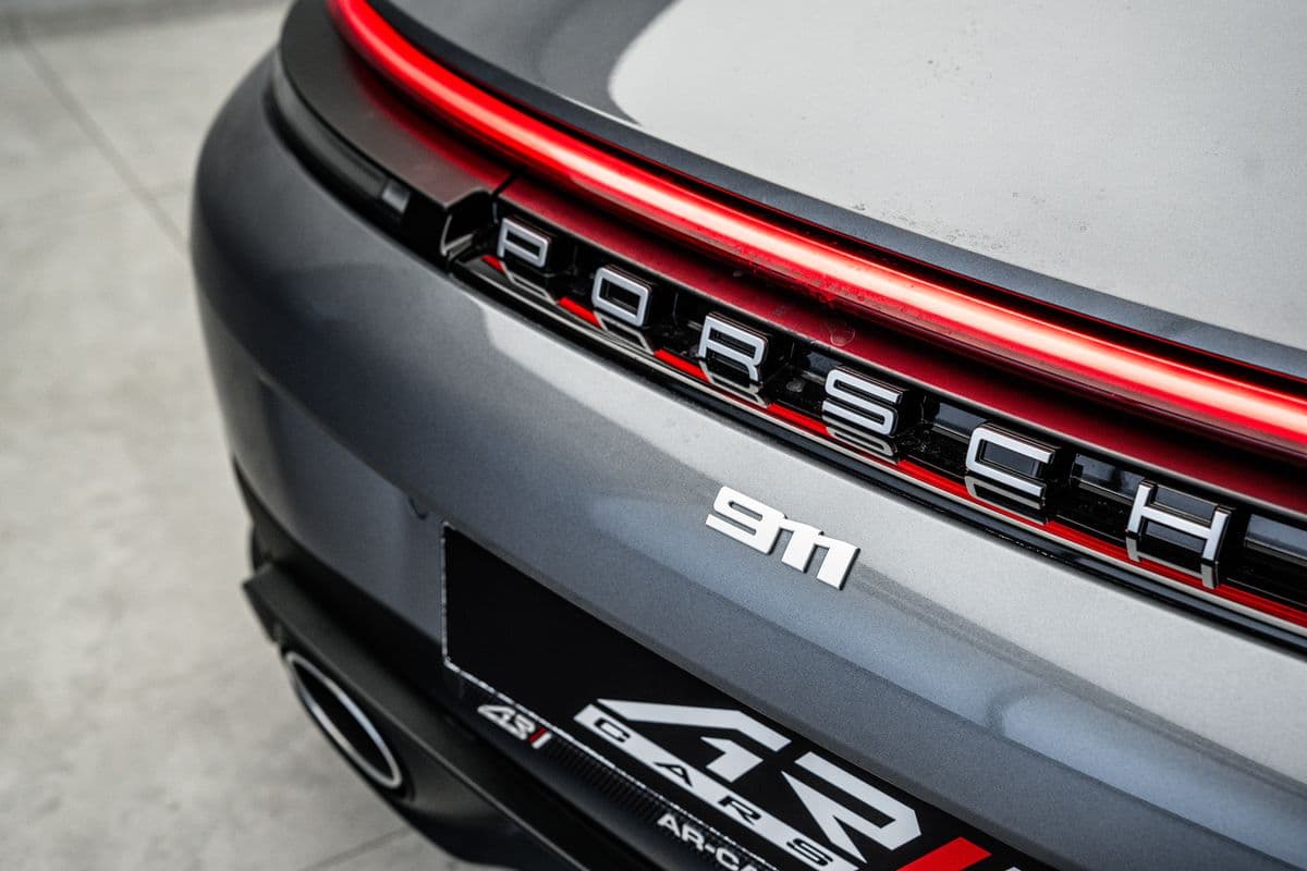 2025 Porsche 911 - 8