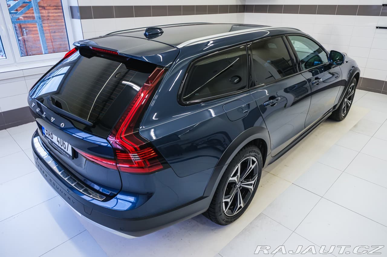 2022 Volvo V90 - 10