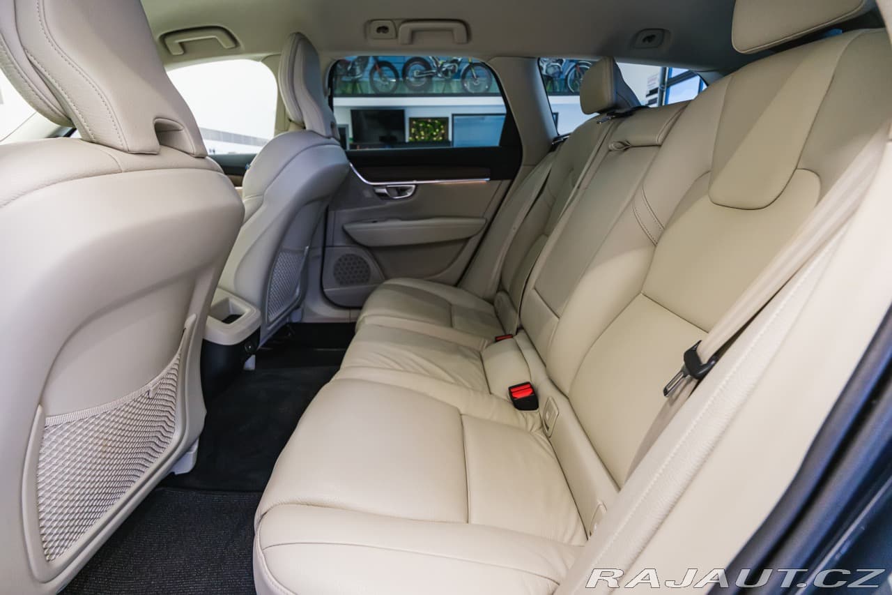 2022 Volvo V90 - 20