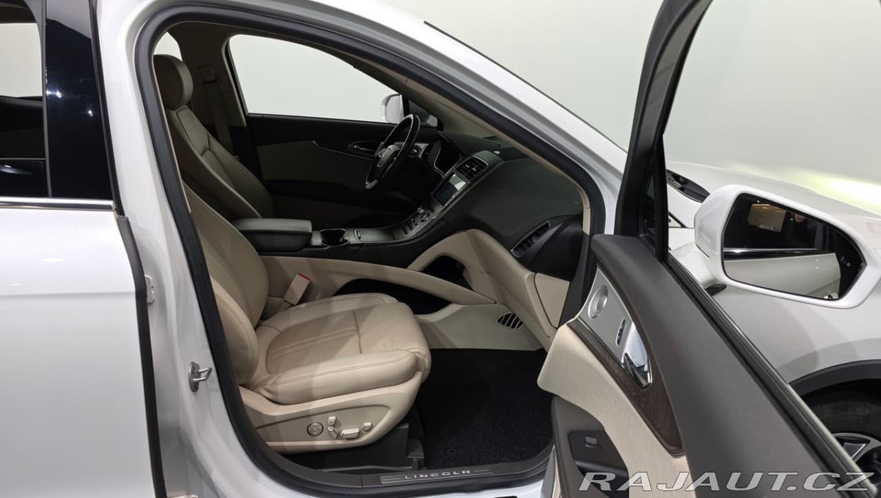 2020 Lincoln Ostatní - 11