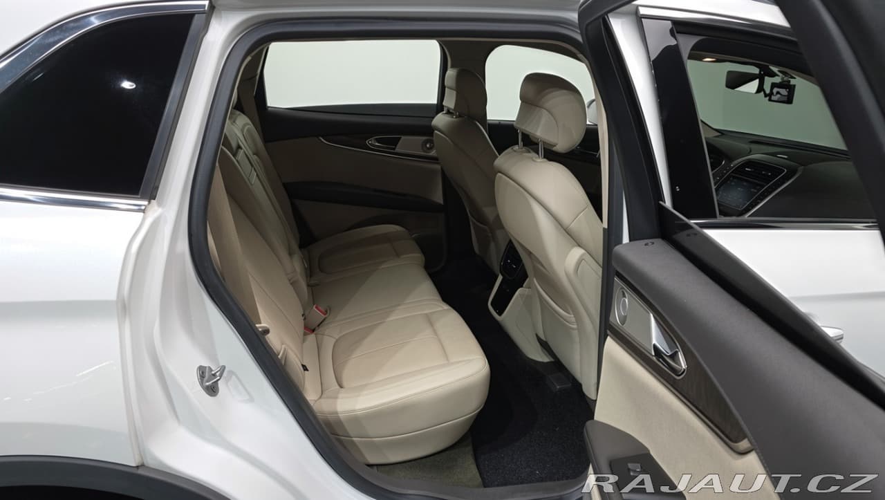 2020 Lincoln Ostatní - 12