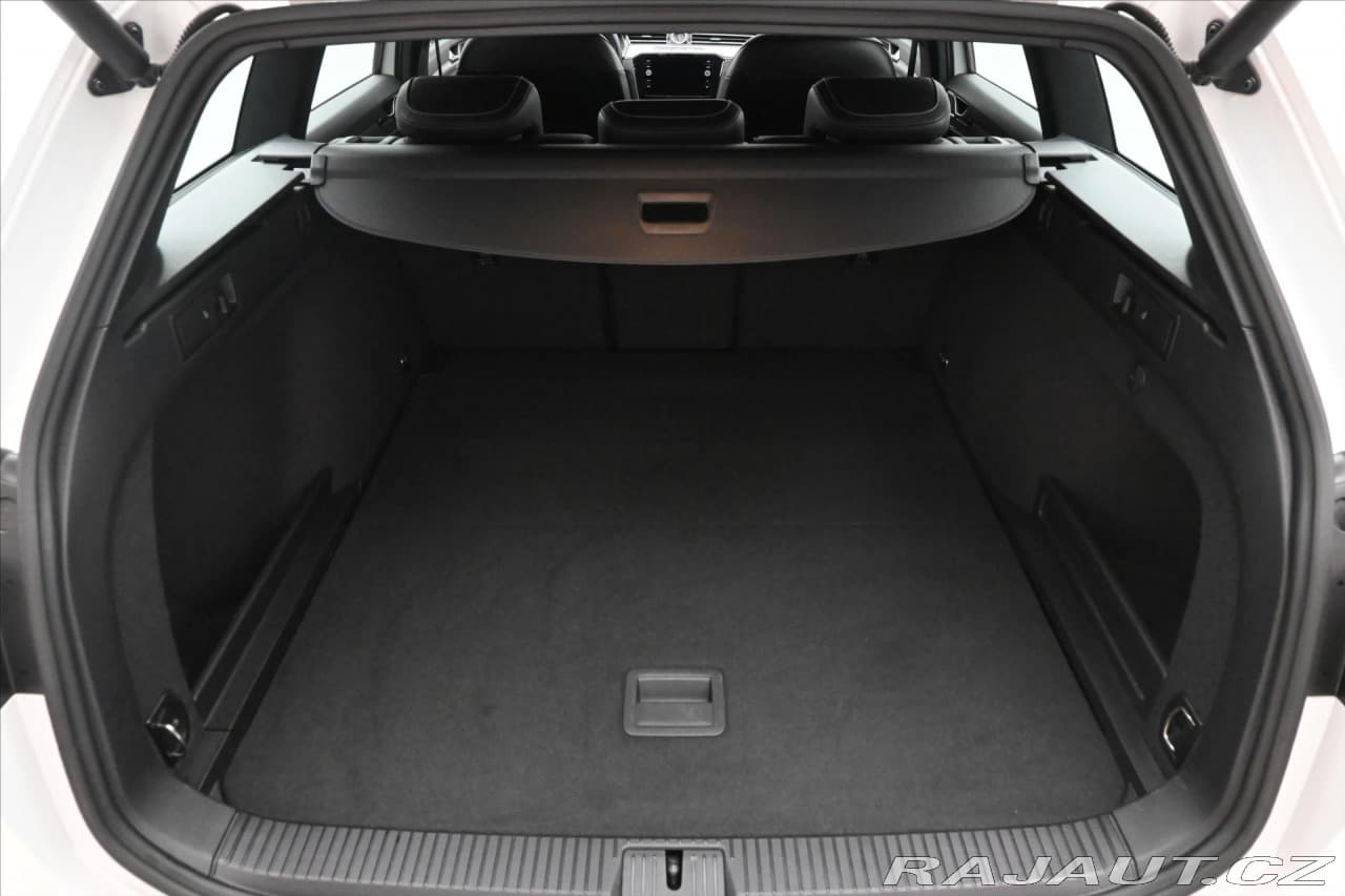 2019 Volkswagen Passat - 10