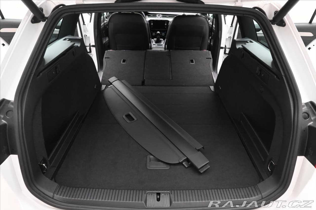 2019 Volkswagen Passat - 11