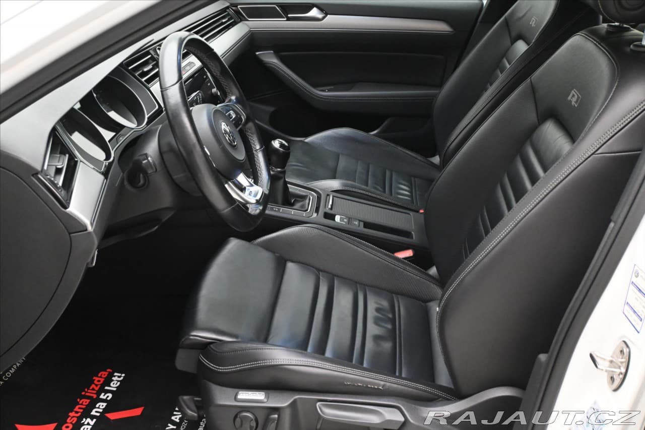 2019 Volkswagen Passat - 13