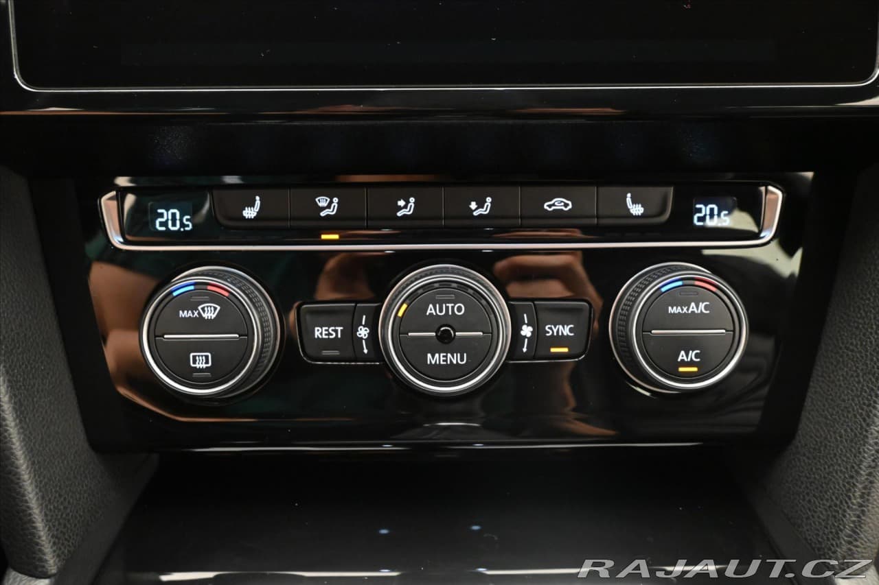 2019 Volkswagen Passat - 20