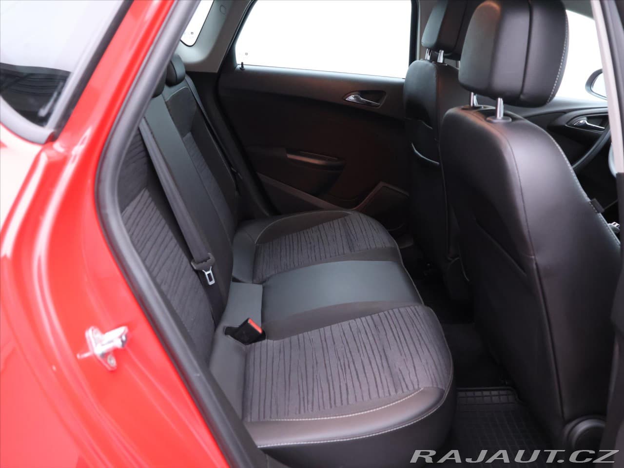 2015 Opel Astra - 12