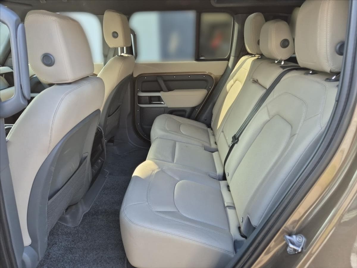 2022 Land Rover Defender - 10