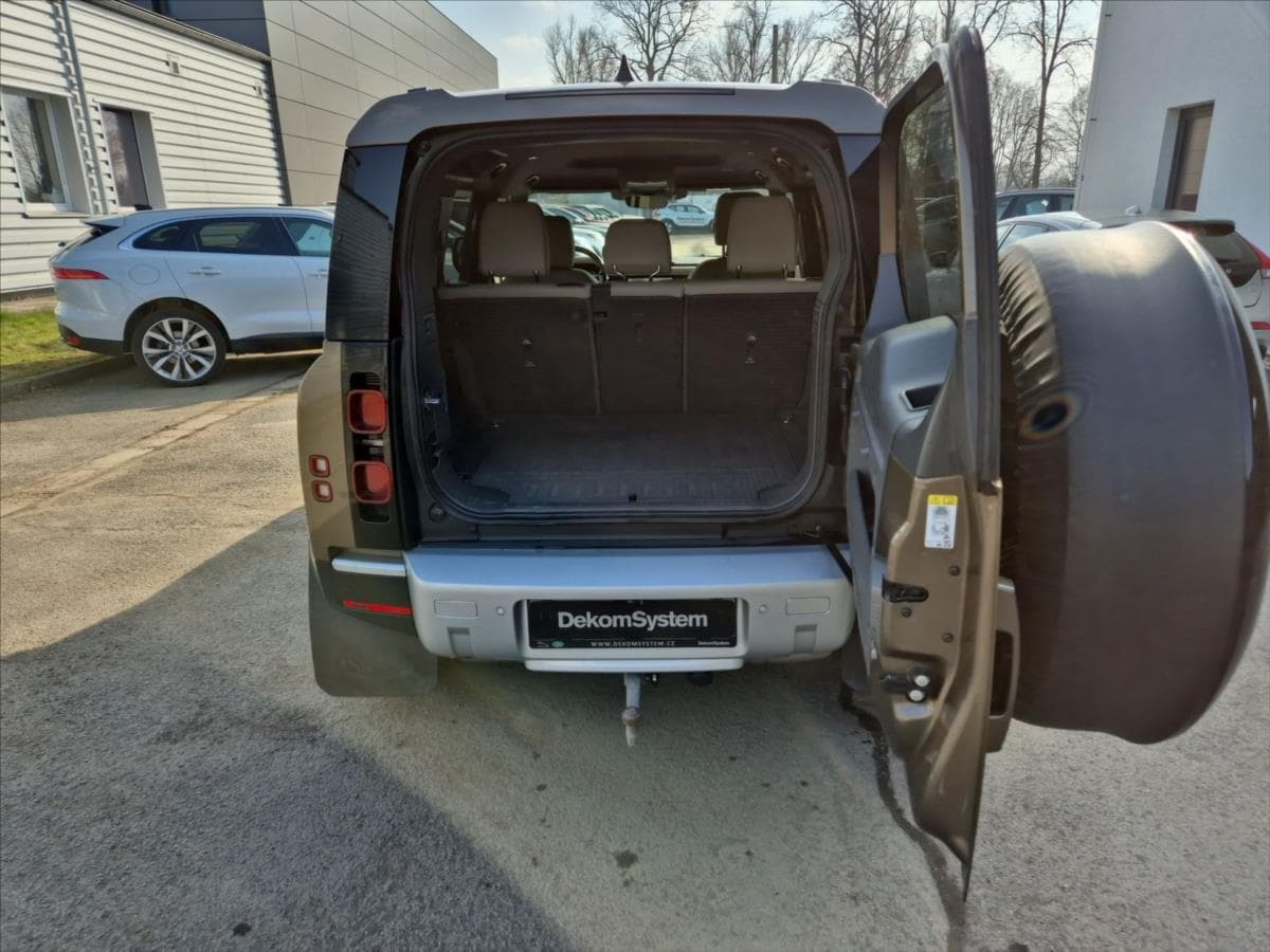 2022 Land Rover Defender - 11